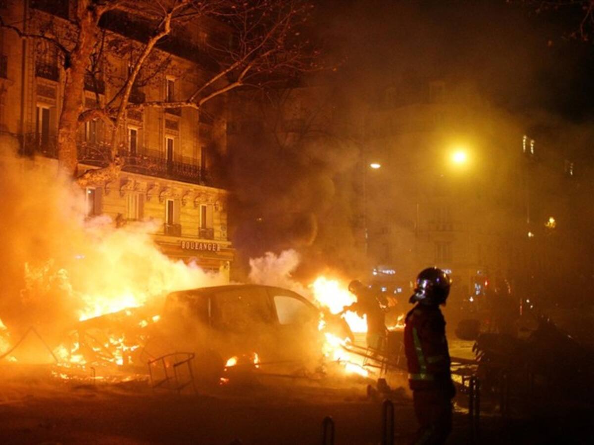 Macron no descarta Estado de emergencia en Francia tras los 133 heridos y 412 detenidos