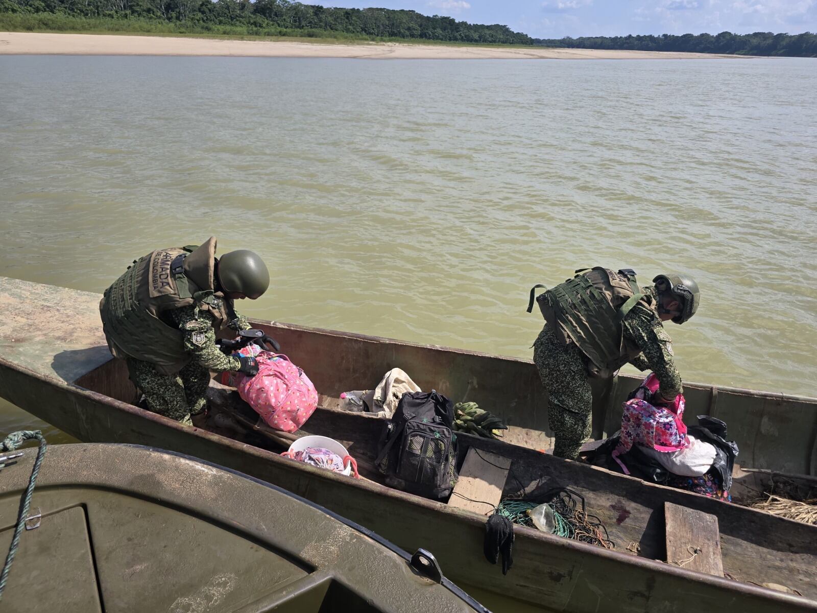 Armada Nacional realiza operativos en río Guaviare contra tráfico de especies en vía de extinción. Foto: Suministrada.