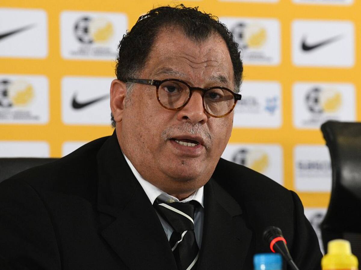 Presidente de la Asociación Sudafricana de Fútbol fue detenido por presunto fraude y robo