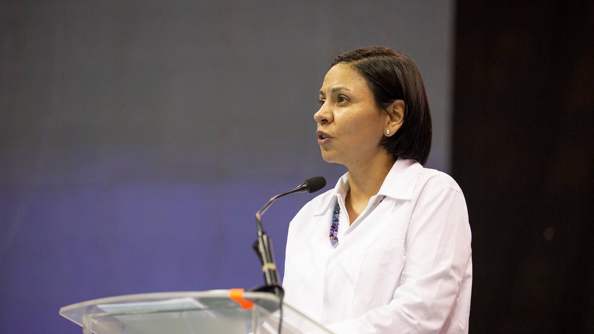 Directora de Unidad de Víctimas acusa al Congreso de dilatar el trámite de ley de víctimas