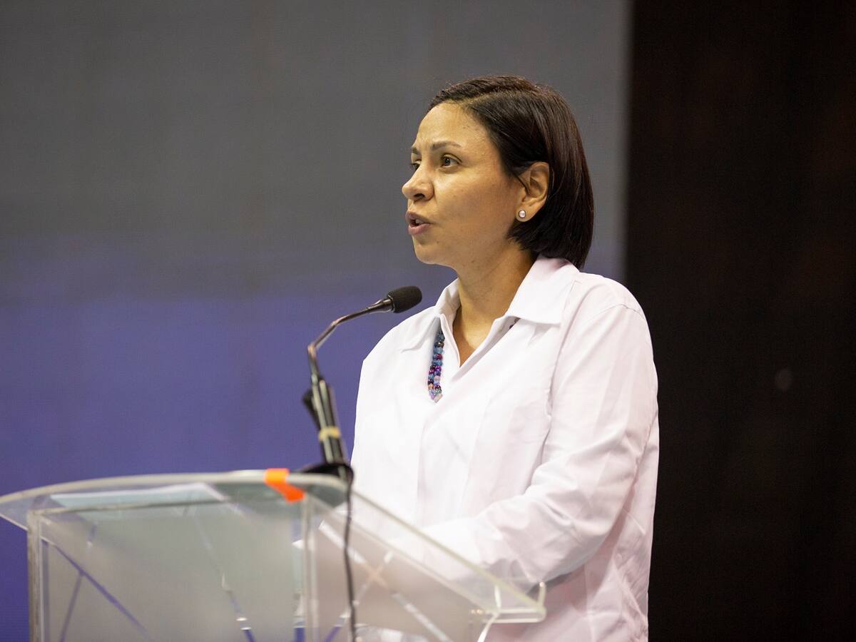 Directora de Unidad de Víctimas acusa al Congreso de dilatar el trámite de ley de víctimas