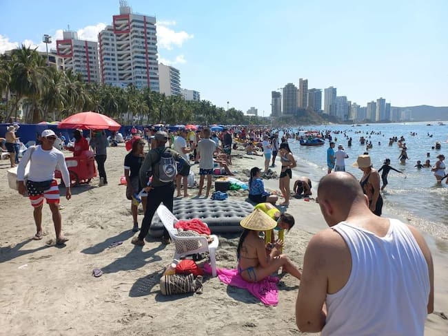 Masiva presencia de turistas nacionales y extranjeros disfrutando de Santa Marta