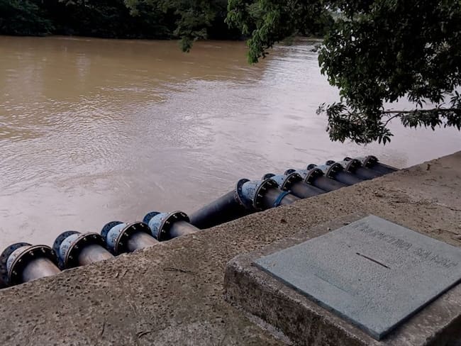 Investigan supuestos vertimientos ilegales de aguas residuales en el río Sinú. Foto: Claudia Hernández/La W.