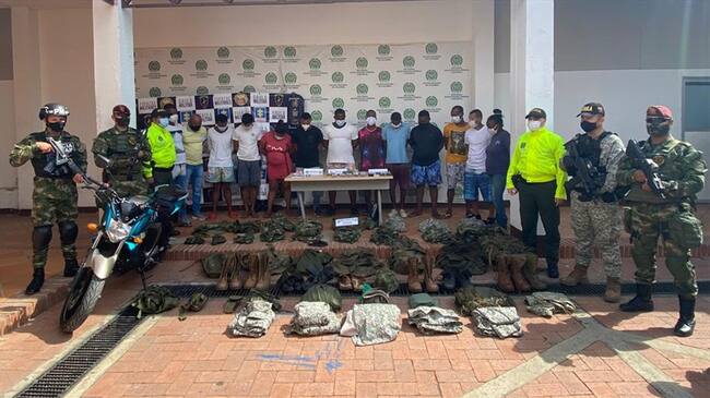 Los detenios y el material que les fue incautado está a disposición de la Fiscalía General de la Nación. Foto: Cortesía