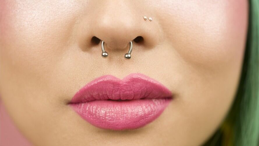 La mujer que quedó parapléjica por ponerse un piercing- Imagen de referencia. Foto: Getty Images