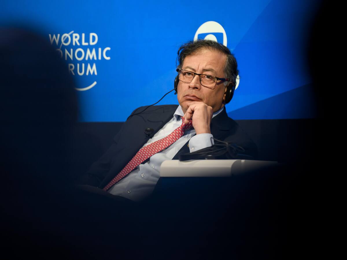 Decidimos no contratar más exploraciones de petróleo, gas y carbón: Petro en Davos