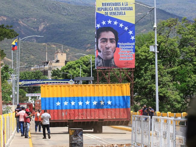 Imagen de referencia de contenedores en frontera de Colombia con Venezuela. Foto: Getty Images.
