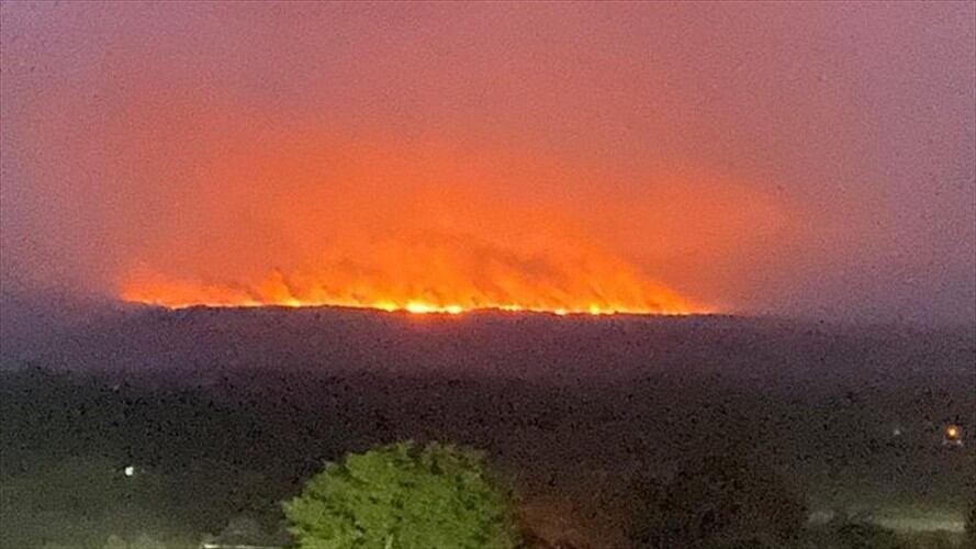 Los problemas iniciaron desde la mañana del sábado cuando un grupo de campesinos de la región se enfrentaron con militares que llegaron para apagar el incendio. Foto: Colprensa