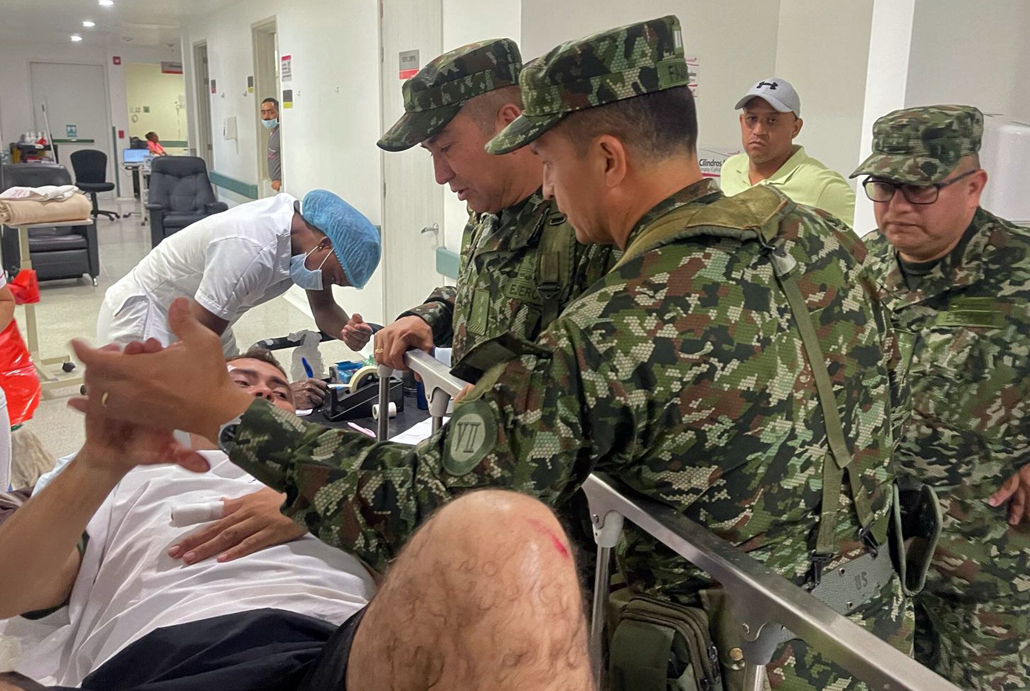 Cuatro muertos y tres heridos dejó el accidente este lunes de un helicóptero del Ejército de Colombia en un área del Darién, la frontera natural con Panamá, informaron fuentes oficiales de los dos países. EFE / Ejército de Colombia / Ejército de Colombia (EFE)