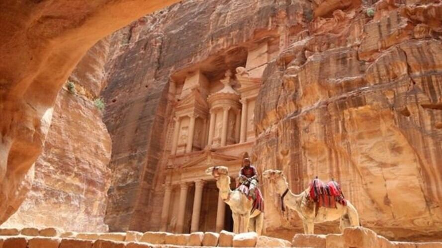 Petra es una ciudad labrada en piedra y considerada una de las Siete Maravillas del mundo. Foto: AFP / BBC Mundo.