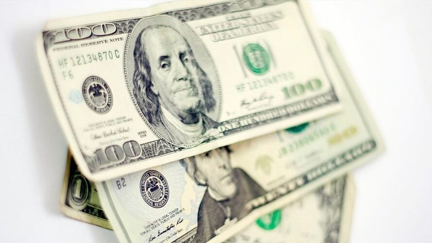 La devaluación del peso colombiano ha encendido las alarmas de los expertos, quienes aconsejan a las personas que deseen implementar el ahorro hacerlo en dólares. Foto: Colprensa - Juan Pablo Bayona