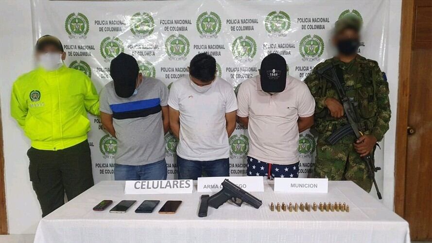 Capturan a tres presuntos integrantes del Clan del Golfo en Montelíbano. Foto: Cortesía Prensa Policía