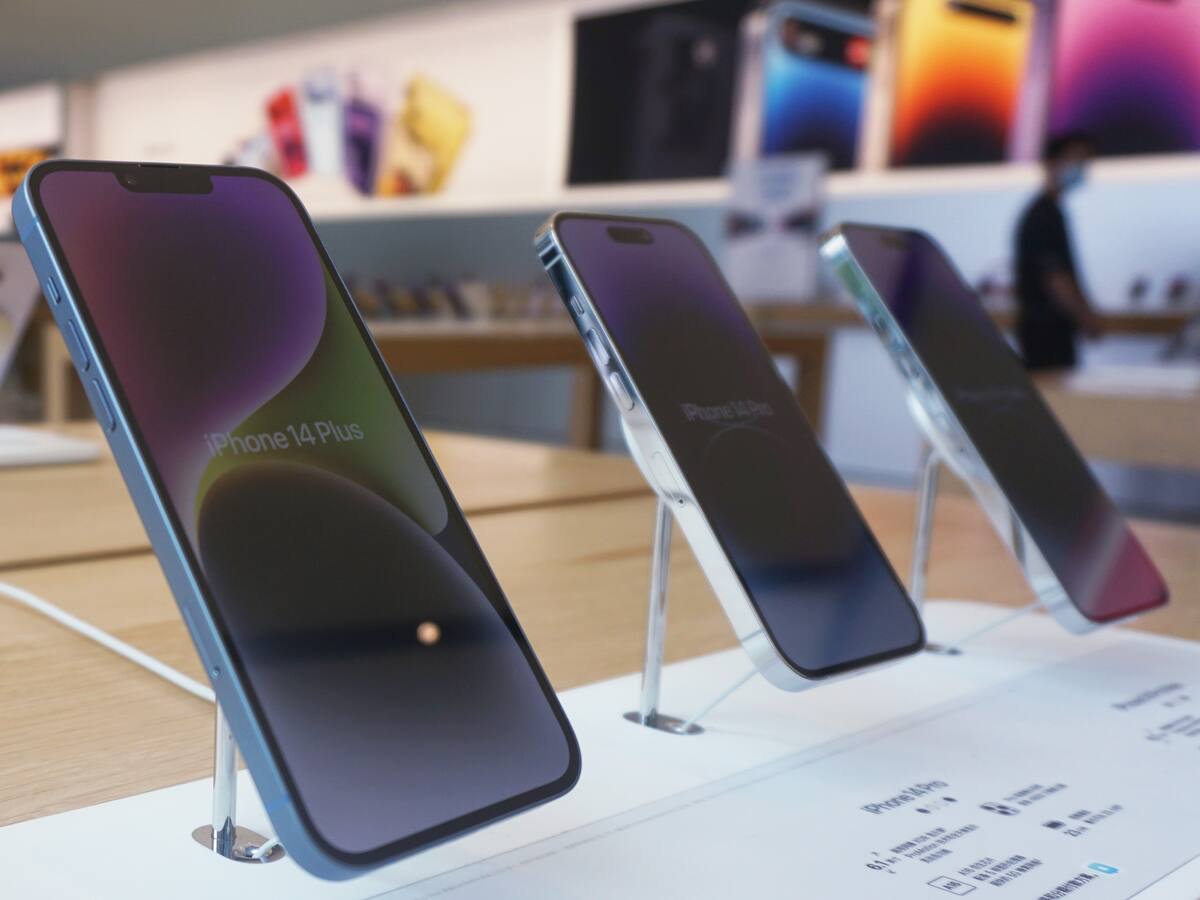 En qué se diferenciarán el iPhone 15 del iPhone 14: nuevo cargador y más novedades