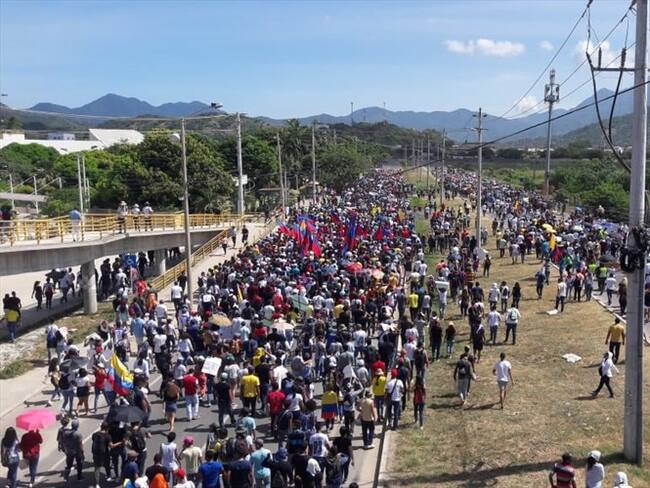 Cerca de 5.000 personas se dieron cita a las afueras de la Universidad del Magdalena para respaldar el paro nacional. . Foto: Ian Farouk Simmonds