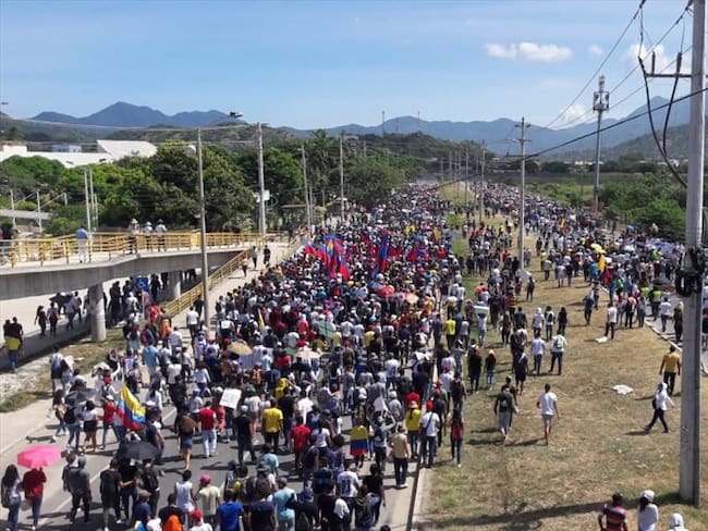 Cerca de 5.000 personas se dieron cita a las afueras de la Universidad del Magdalena para respaldar el paro nacional. . Foto: Ian Farouk Simmonds