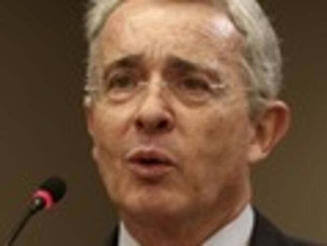 ¿Qué opina de la situación derivada del llamado a indagatoria y renuncia al Senado de Álvaro Uribe?