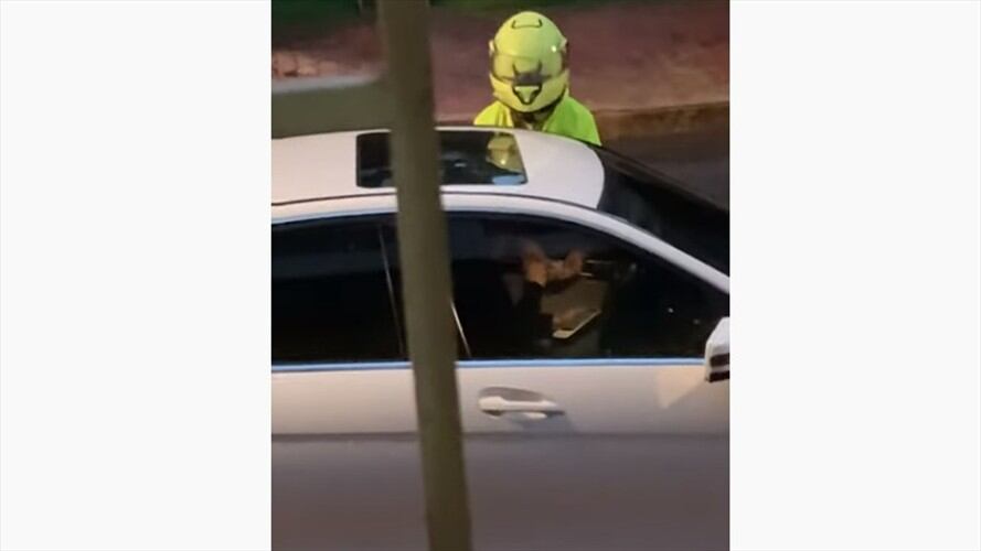 Por este vídeo donde Policía de Tránsito recibe dinero, ciudadano denuncia amenazas. Foto: