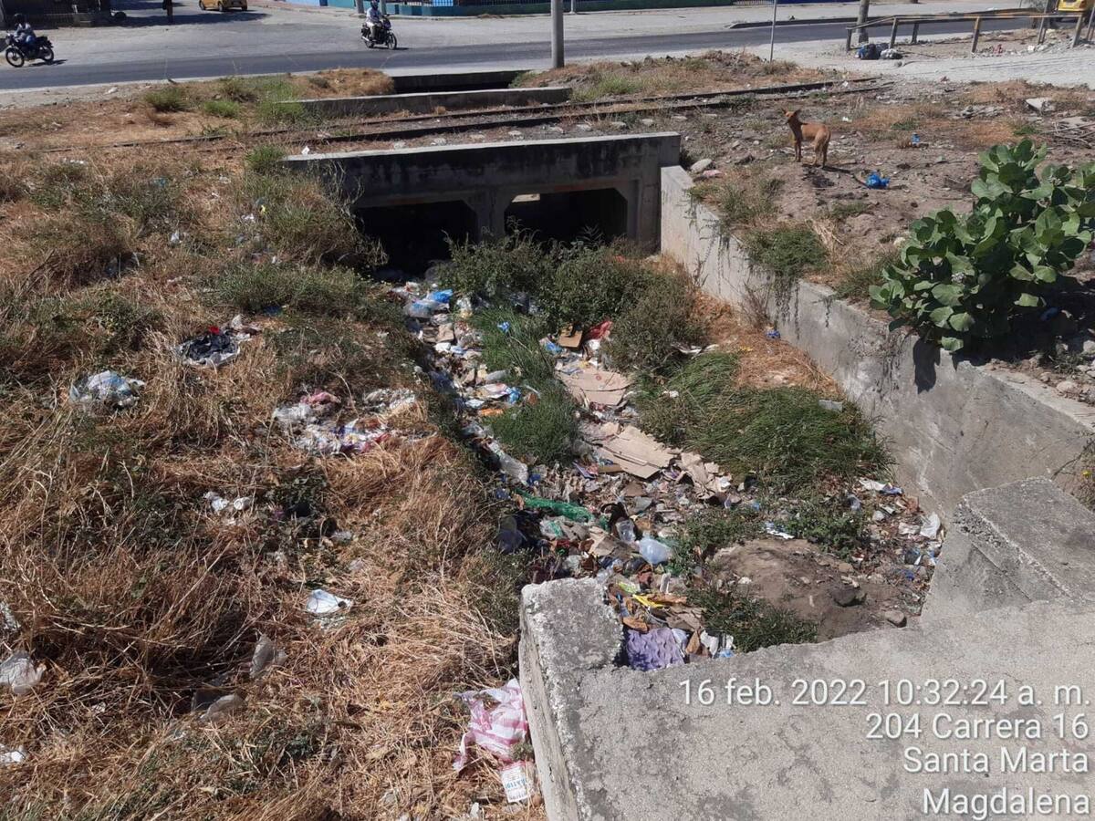 Canales pluviales de Santa Marta usados como basureros a cielo abierto
