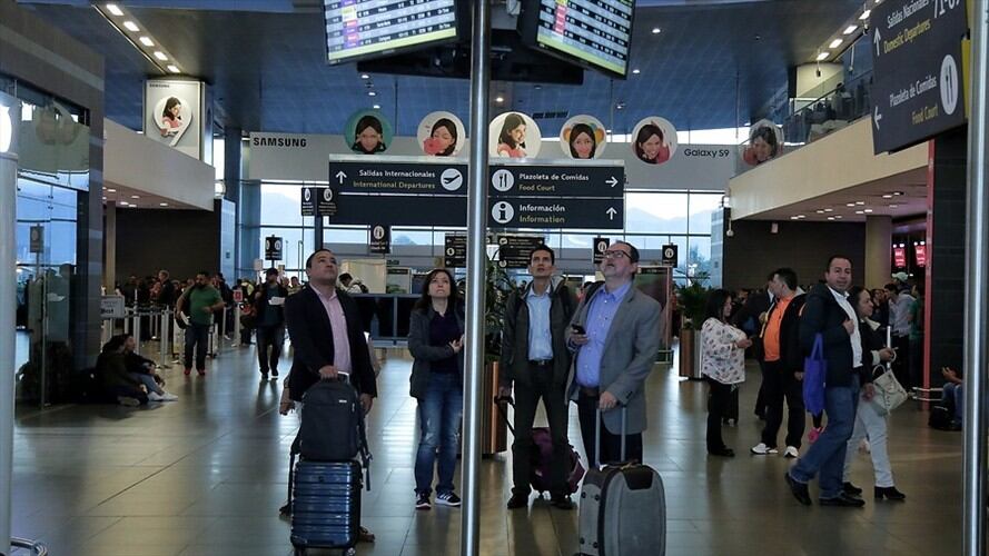 Aerolíneas expresaron preocupación por operación en aeropuerto El Dorado de Bogotá. Foto: Colprensa / DIEGO PINEDA