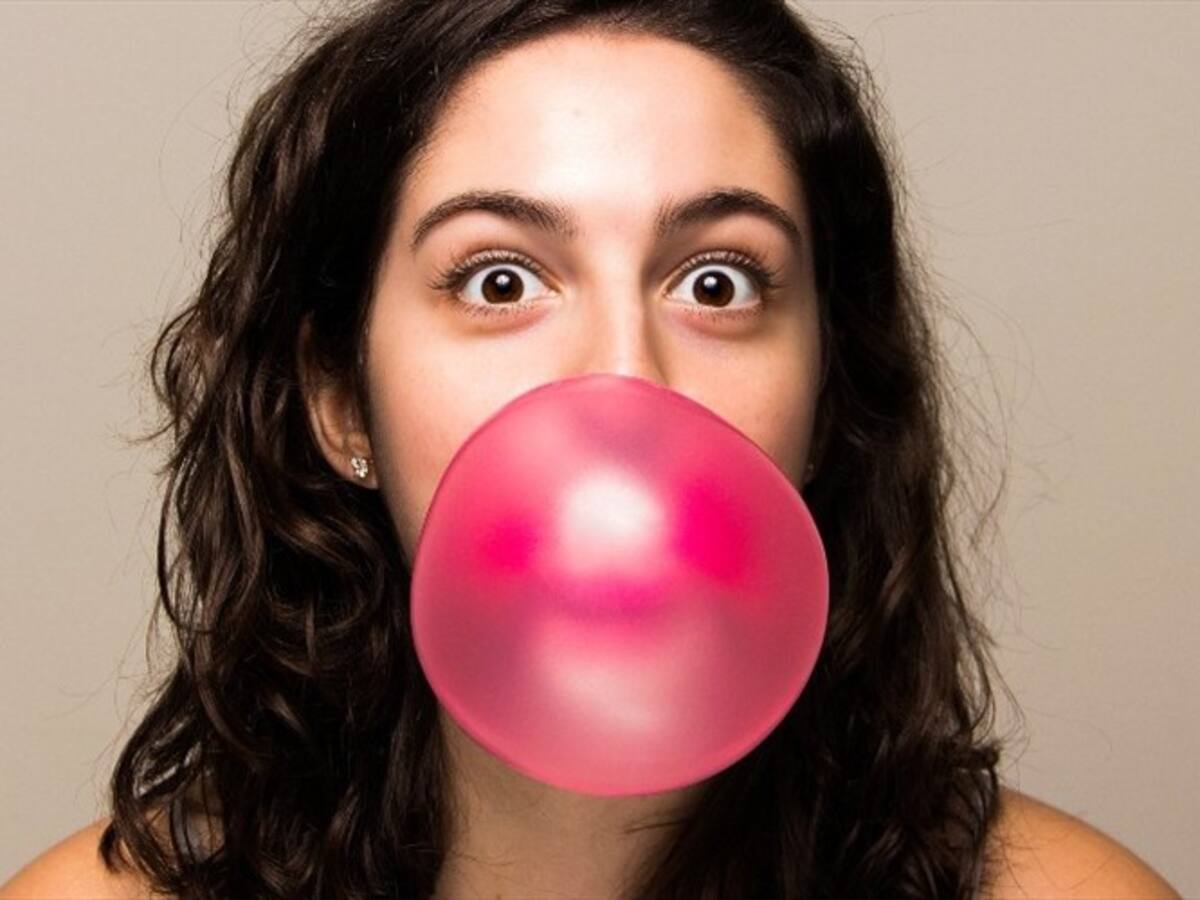Científicos revelan la lista de bacterias encontradas en los chicles masticados
