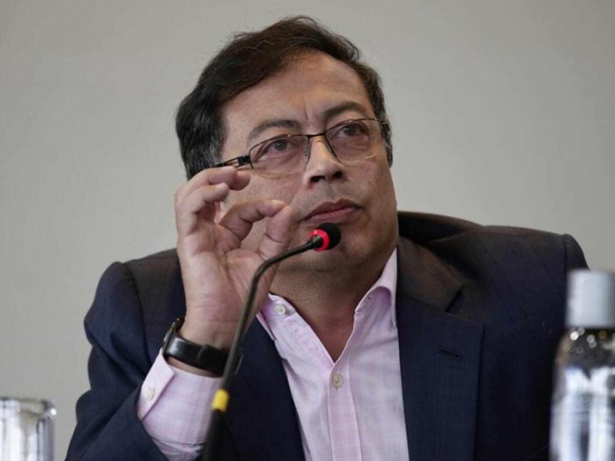 Salen aviones y jets cargados de cocaína desde Venezuela: Petro