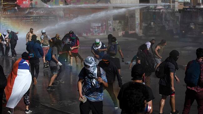 Manifestaciones en Chile por segundo día de prueba de ingreso a universidades. Foto: Getty Images