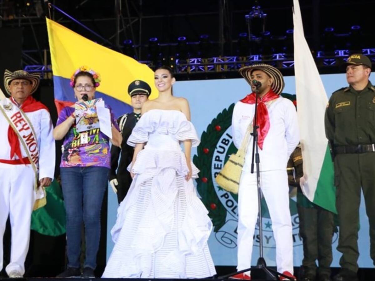 Con homenaje a la Policía Nacional arrancó el de Bando del Carnaval 2019