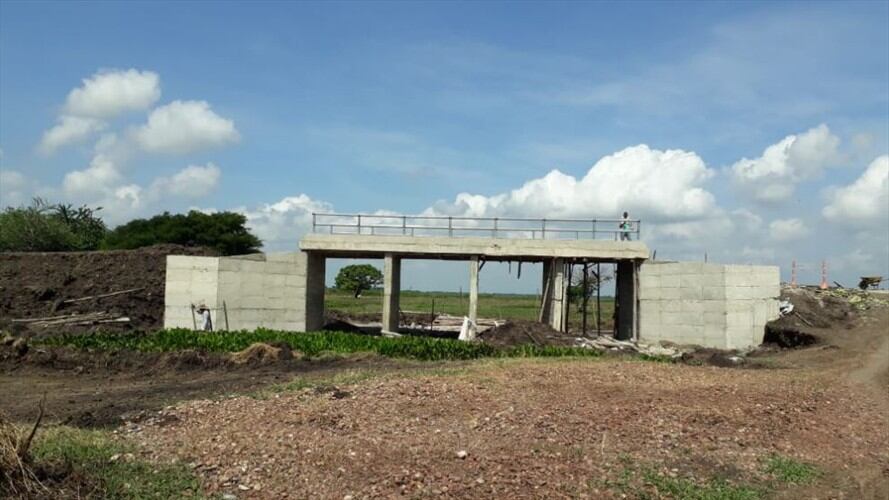 Puente que une los corregimientos de San Pedro con Carretal en el Magdalena, donde la Contraloría halló un presunto detrimento patrimonial. Foto: Alcaldía de Santa Bárbara de Pinto