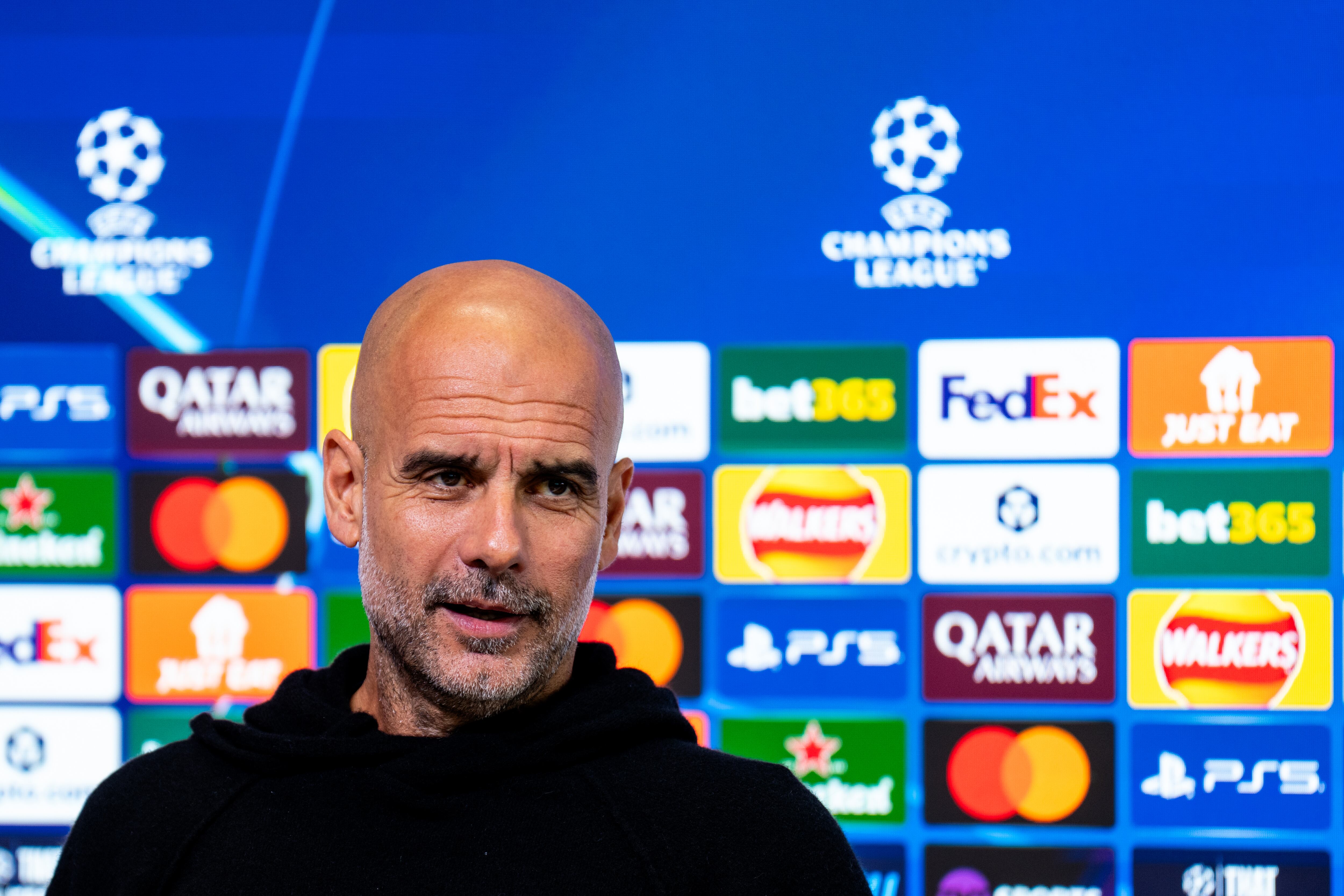 Pep Guardiola durante una rueda de prensa previo al encuentro ante el Bayer Leverkusen por Champions League. FOTO: Rene Nijhuis/MB Media