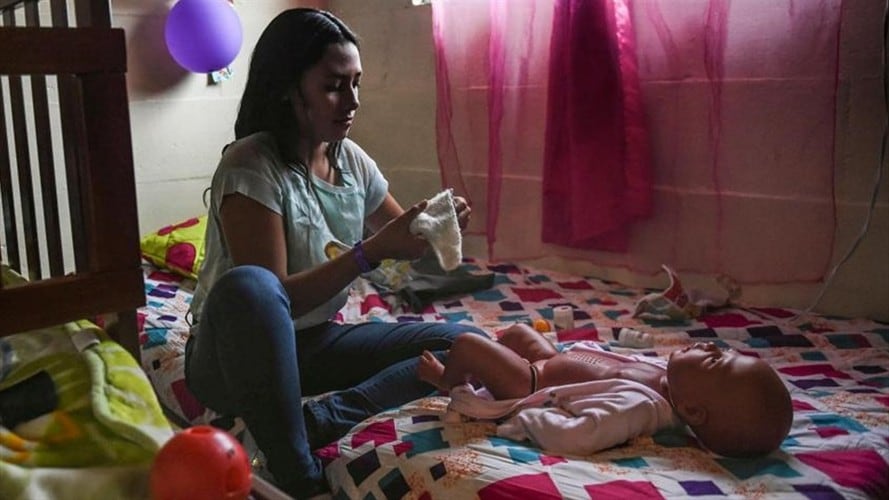 En Colombia, el 20% de los bebés que nacieron en 2018 fueron de madres entre los 10 y 19 años, según el departamento nacional de estadística.. Foto: Agencia AFP