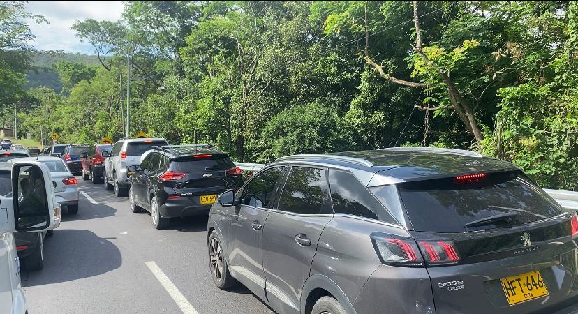 Trancón en la vía Bogotá - Ibagué. Foto: W Radio