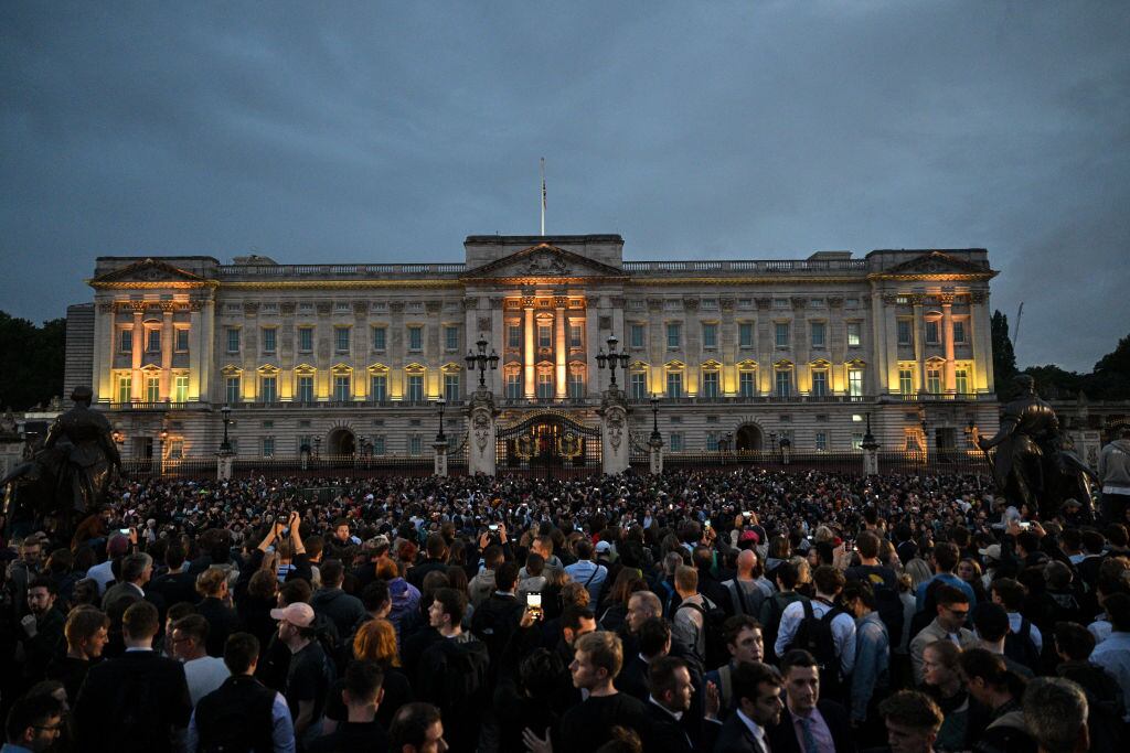 ‘God save the Queen’, himno con el que despiden a Isabel II en el Palacio Buckingham. (Photo by Samir Hussein/WireImage)