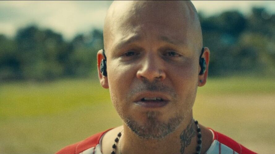 El video es dirigido y producido por él mismo . Foto: Captura