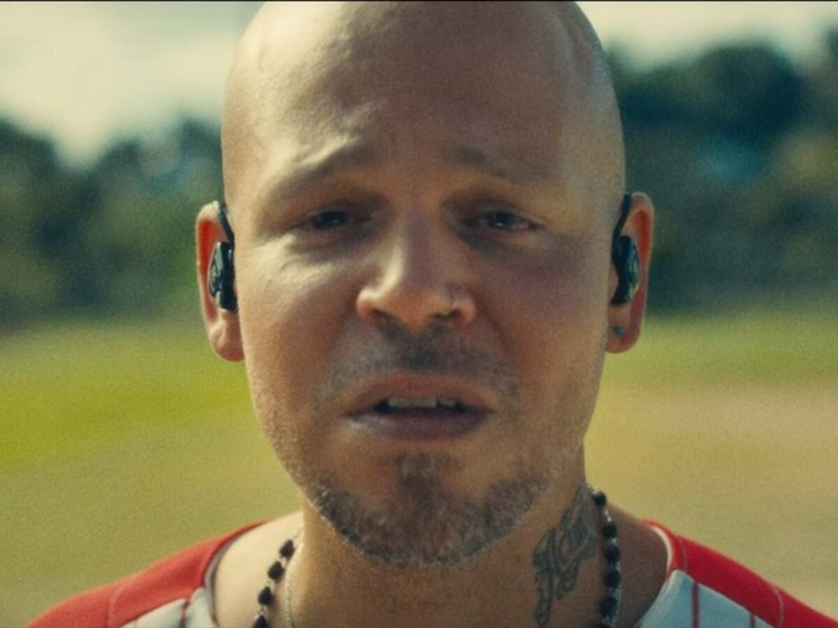 Entre lágrimas, Residente se confiesa en su último video