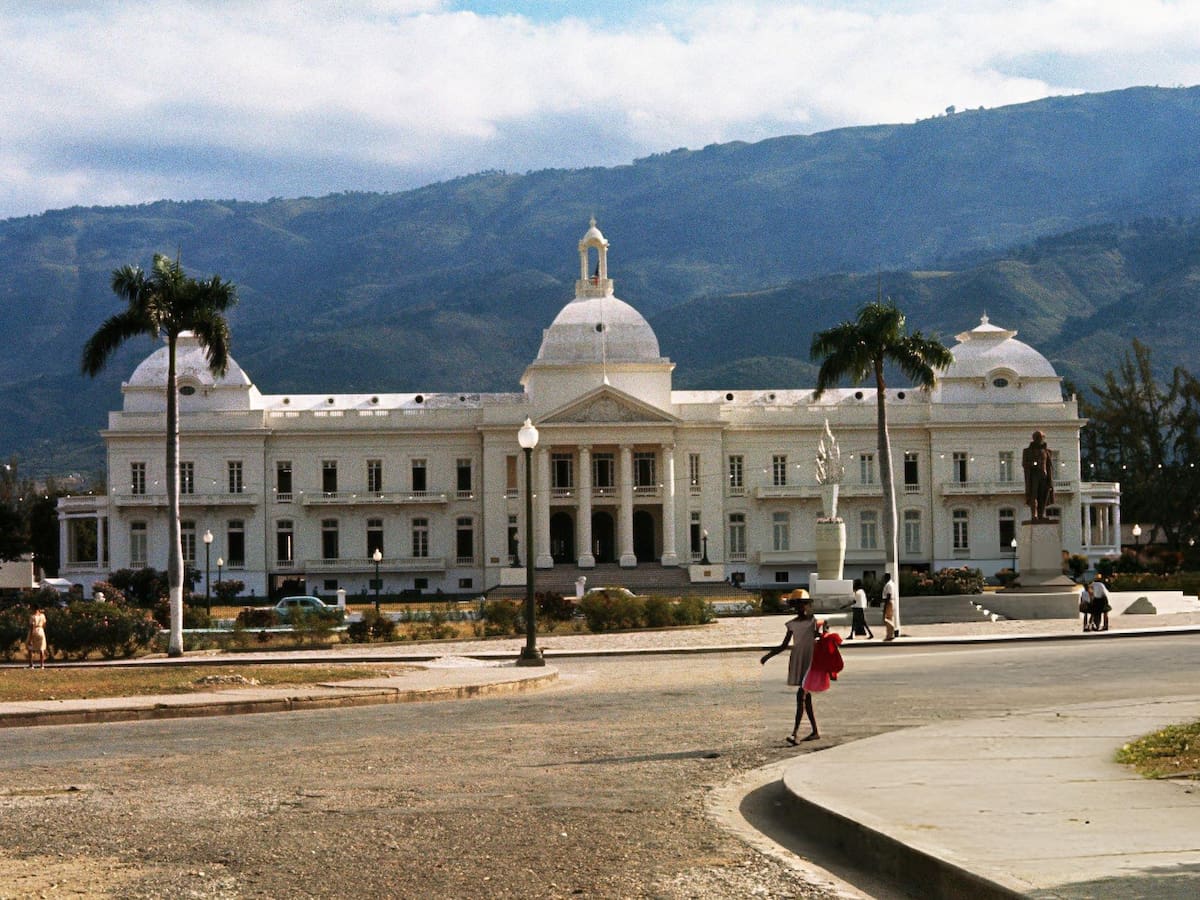 Tiroteo en los alrededores del Palacio Nacional de Haití obligó a evacuar a ministros