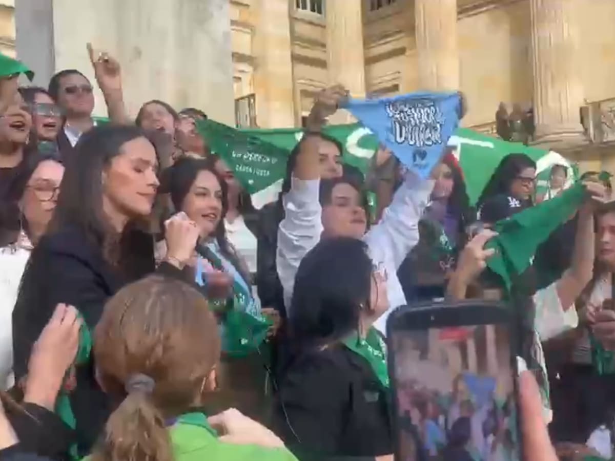 Hubo tensión en plantón por el aborto legal tras la llegada de una congresista de Salvación Nacional