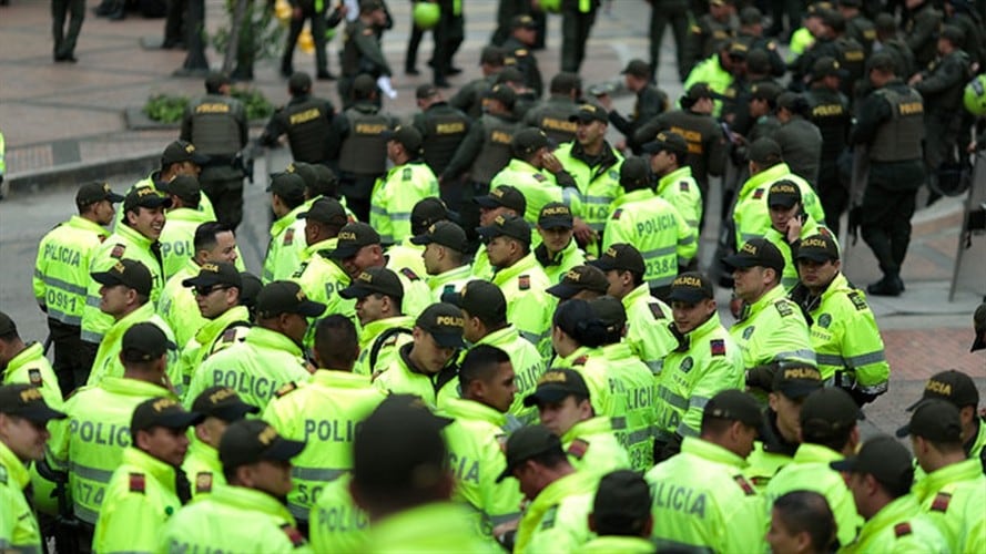 Policía advierte que no serán 16 mil los uniformados que pidan el retiro de la institución. Foto: Colprensa