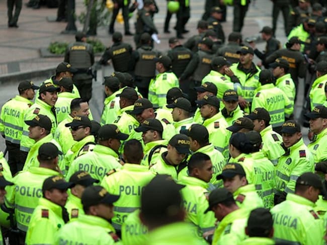 Policía advierte que no serán 16 mil los uniformados que pidan el retiro de la institución. Foto: Colprensa