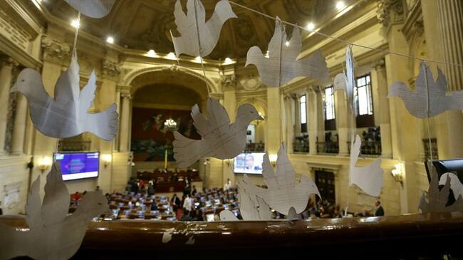 Los presidentes de Senado y Cámara firmaron la ley dos meses después de que se declarara su exequibilidad.. Foto: Colprensa
