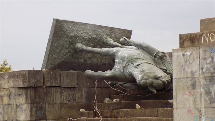 En el Morro del Tulcán fue derribado el monumento de Sebastián de Belalcázar. Foto: Colprensa / FRANCISCO CALDERÓN