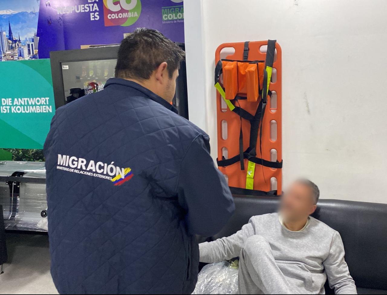 Expulsan del país a uno de los 50 narcotraficantes más buscado de Europa. Tomado de @MigracionCol