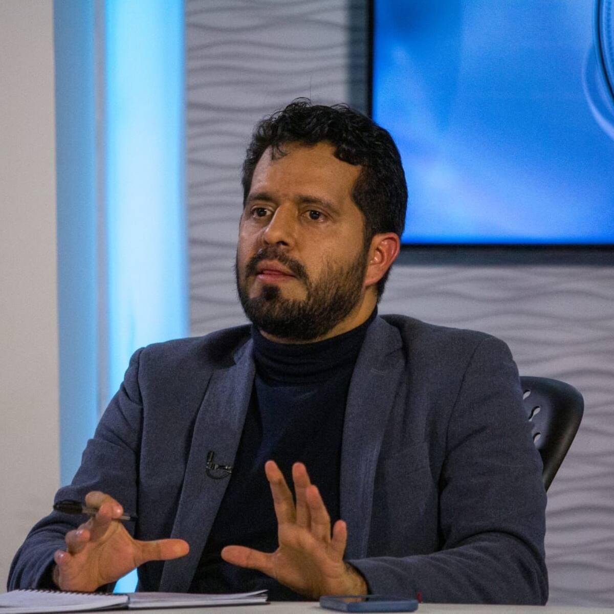 ¿Por qué Alfredo Mondragón firmó artículo que entrega gerencia de hospitales a políticos?