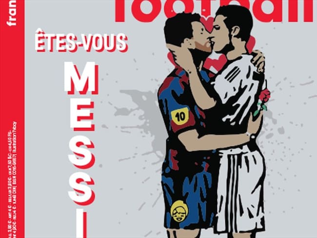 El beso de Lionel Messi y Cristiano Ronaldo. Foto: France Football