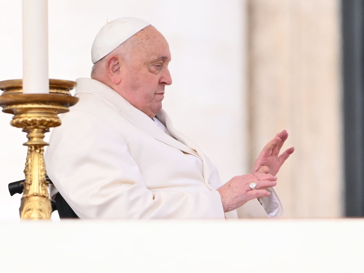 El papa empieza con la fisioterapia motora sin presentar nuevas crisis respiratorias