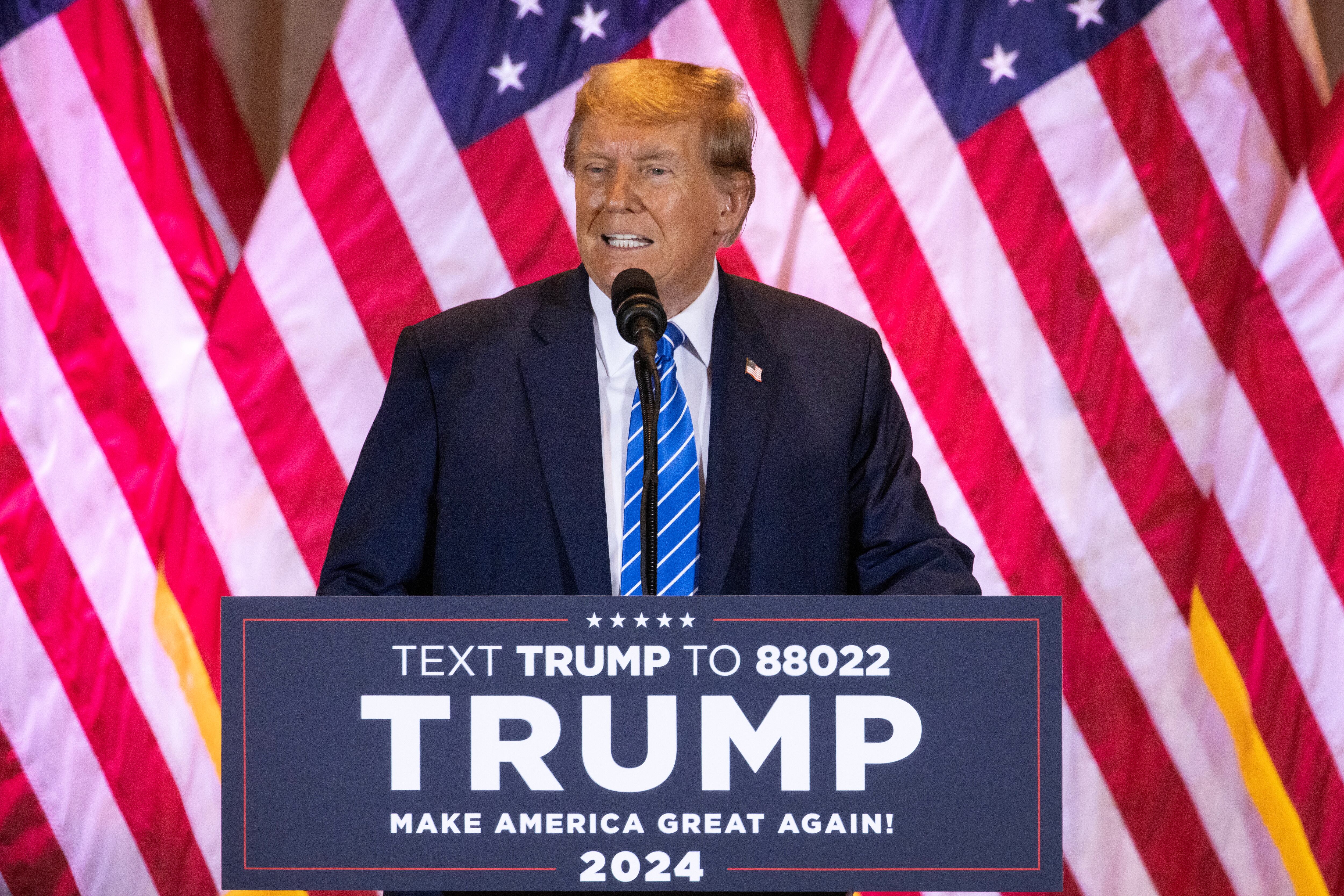 Palm Beach (United States), 06/03/2024.- Former US President Donald Trump speaks to supporters during the Super Tuesday Election Night Watch Party in Mar-a-Lago, Palm Beach, Florida, USA, 05 March 2024. On 'Super Tuesday,' voters in 16 states and one US territory cast their ballots for presidential candidates in the 2024 United States primary elections. Trump is running against Former South Carolina Governor Nikki Haley for the Republican presidential primary. (Elecciones, Estados Unidos) EFE/EPA/CRISTOBAL HERRERA-ULASHKEVICH