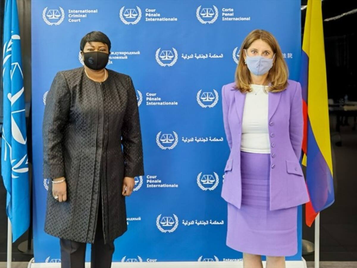 Vicepresidenta entregó informe a la CPI sobre crímenes de guerra y de lesa humanidad