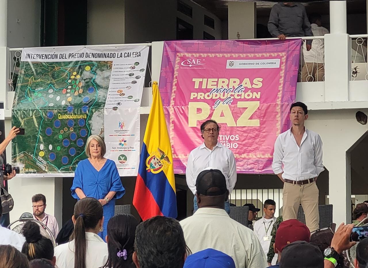 Gustavo Petro en acto de entrega de tierras en Valle del Cauca | Foto: W Radio