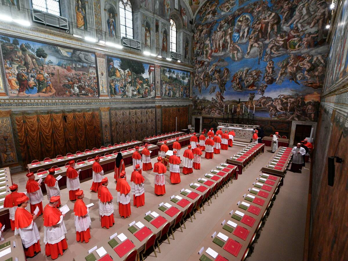 ¿Cuáles son los requisitos para ser elegido papa?