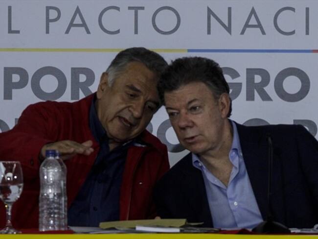Lucho Garzón y Juan Manuel Santos. Foto: Colprensa