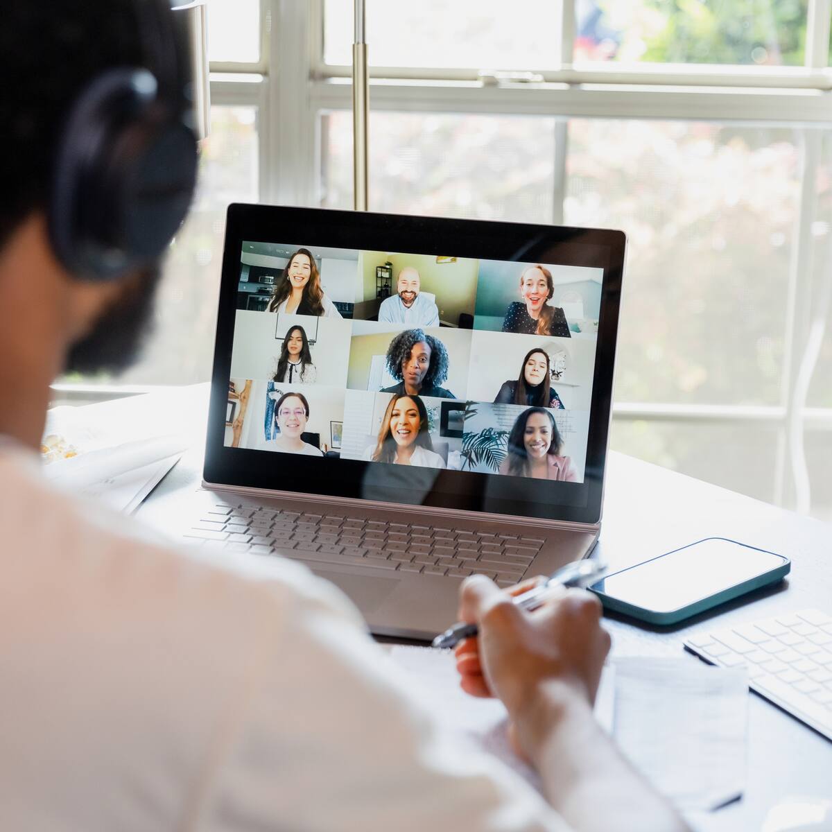 Pros y contras de hacer una carrera virtual vs. presencial ¿afectaría a la vida laboral?